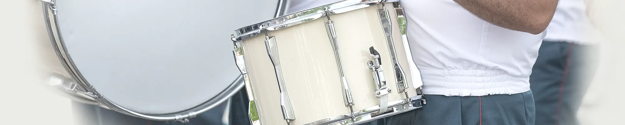 Hände greifen ineinander