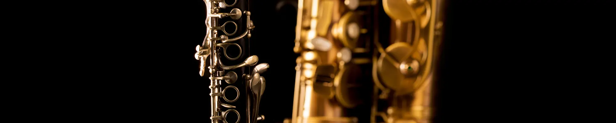 Hände greifen ineinander